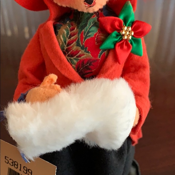 Annalee 10" Holiday Best Mrs. Santa - Picture 3 of 8